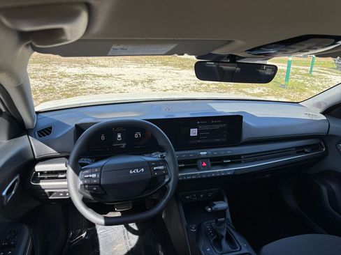 Used 2025 Kia K4 LXS image 35