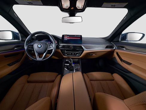 Used 2023 BMW 540i w/ Premium Package image 9