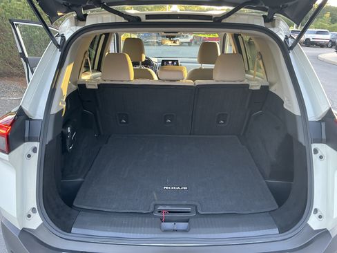 Used 2023 Nissan Rogue SV AWD/4WD image 17
