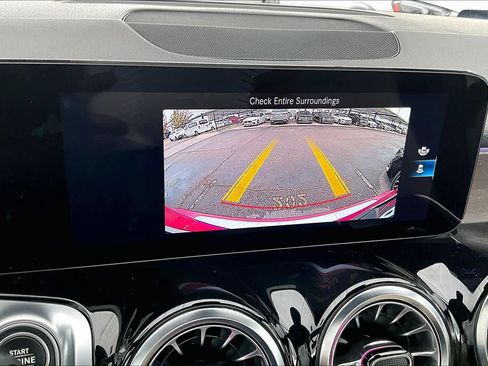 Used 2022 Mercedes-Benz GLB 250 image 27