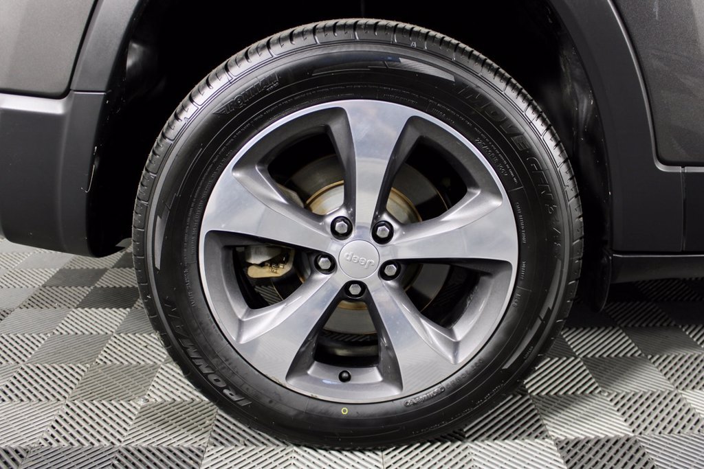 Used 2019 Jeep Cherokee Limited AWD/4WD image 11