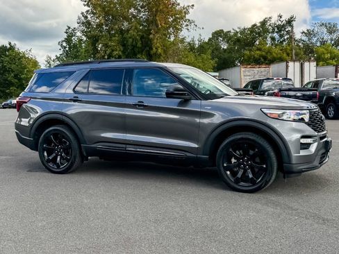 Used 2023 Ford Explorer ST-Line w/ Class IV Trailer Tow Package AWD/4WD image 2