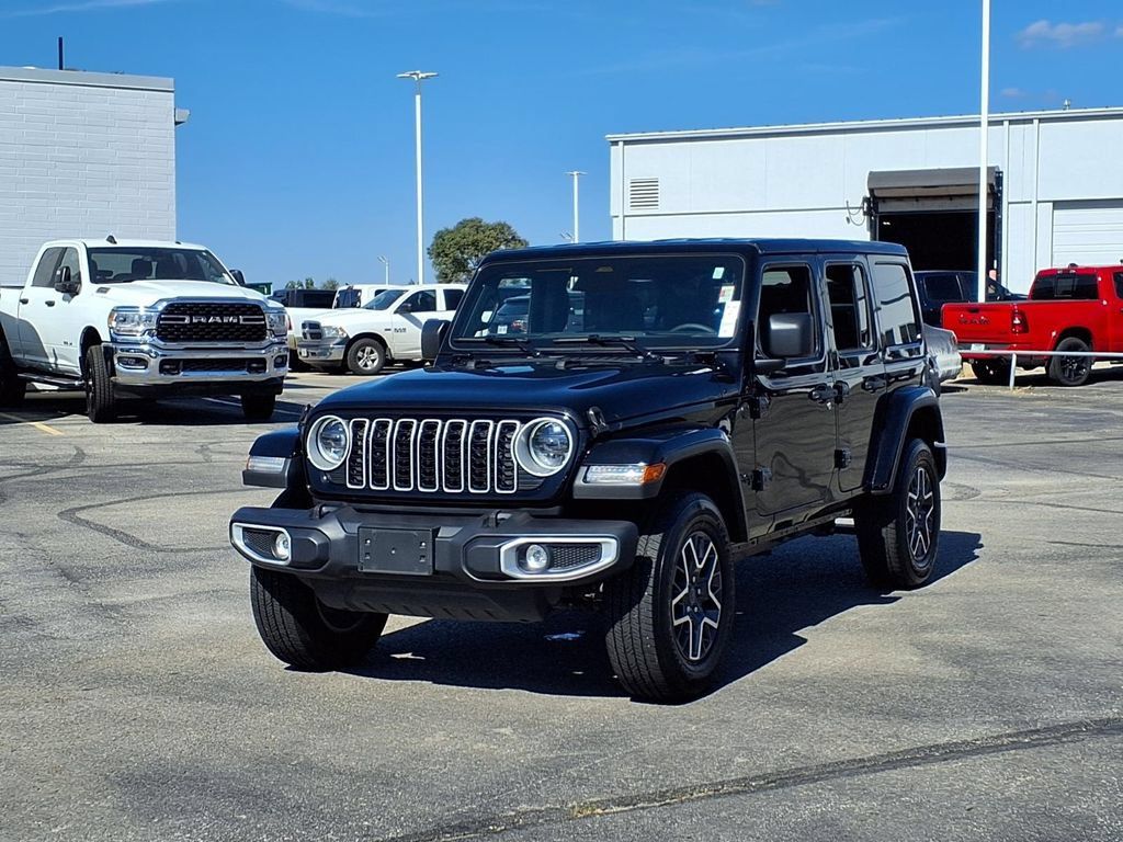 Used 2026 Jeep Wrangler Unlimited Sahara AWD/4WD image 2