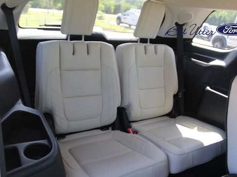 Used 2017 Ford Explorer Platinum AWD/4WD image 14