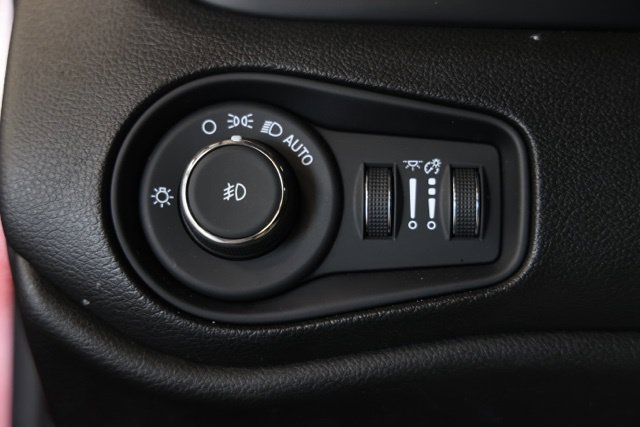 Used 2023 Jeep Renegade Trailhawk w/ Trailhawk Elite Group AWD/4WD image 20