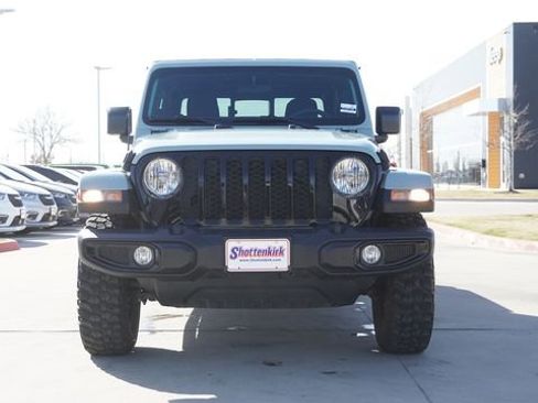 Used 2023 Jeep Gladiator Sport AWD/4WD image 2