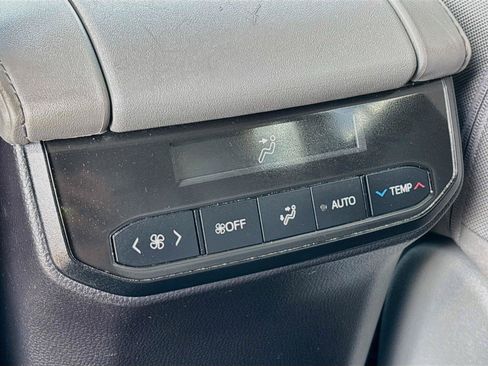 Used 2023 Toyota Highlander LE FWD image 24