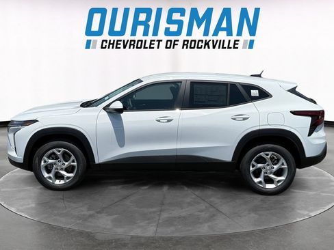 New 2026 Chevrolet Trax LS w/ LS Convenience Package FWD image 3