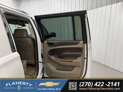 Used 2018 Chevrolet Suburban Premier AWD/4WD image 12