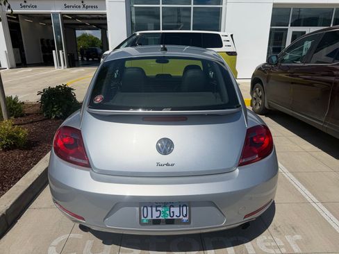 Used 2012 Volkswagen Beetle Turbo FWD image 3