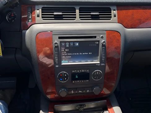 Used 2013 Chevrolet Avalanche LTZ AWD/4WD image 26