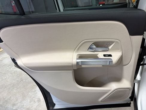 Used 2023 Mercedes-Benz GLB 250 4MATIC image 19