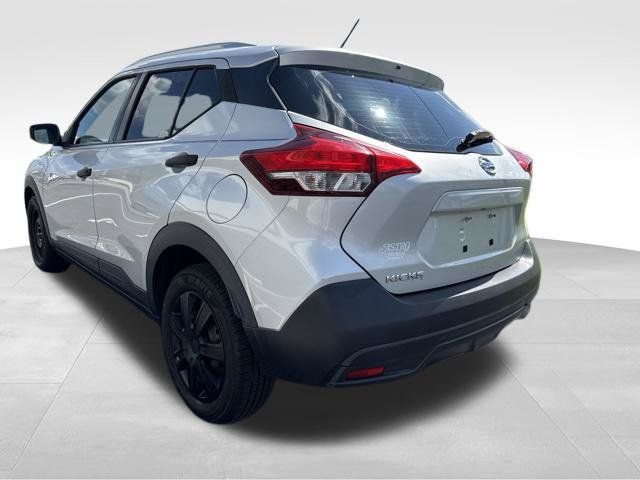 Used 2018 Nissan Kicks S FWD image 3