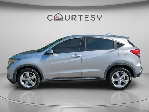 Certified 2017 Honda HR-V LX image 4