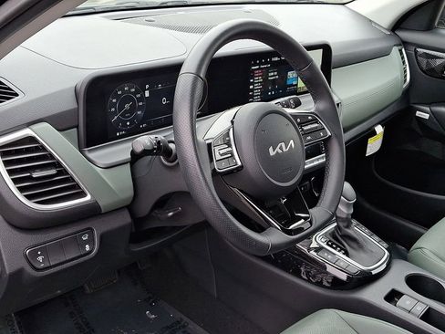 Certified 2025 Kia Seltos SX w/ SX Sunroof Package image 27