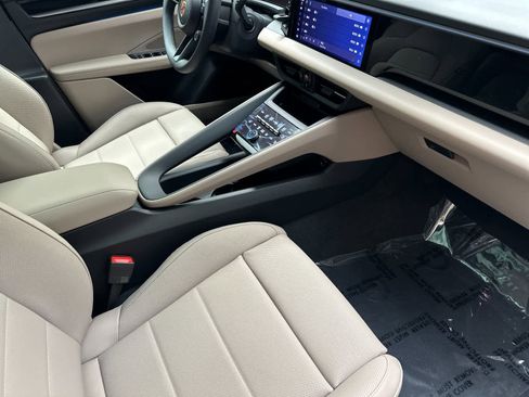 New 2026 Porsche Macan Electric RWD image 17