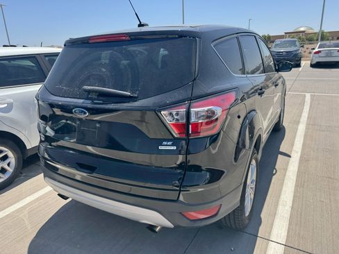 Used 2017 Ford Escape SE FWD image 4