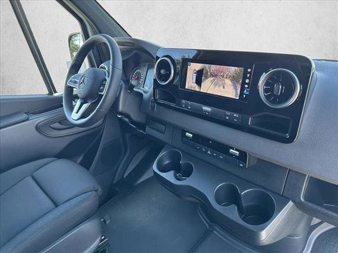 Used 2024 Mercedes-Benz Sprinter 2500 image 21