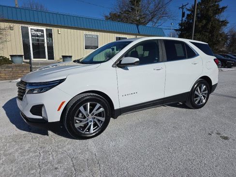 Used 2024 Chevrolet Equinox LT image 2