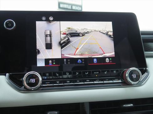 Used 2023 GMC Canyon AT4X image 13