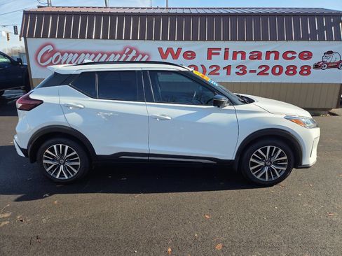 Used 2021 Nissan Kicks SR image 2