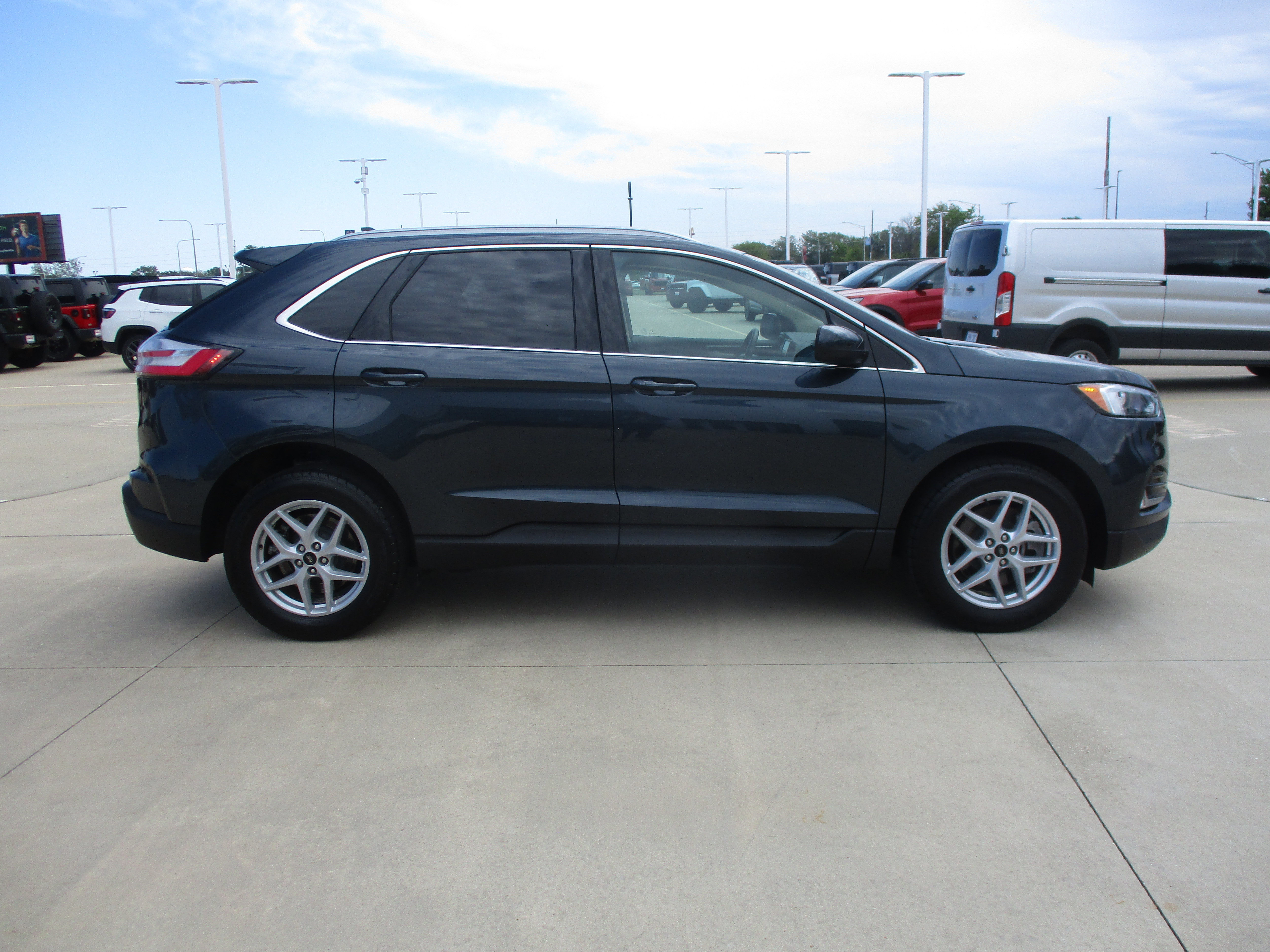 Used 2024 Ford Edge SEL w/ Convenience Package AWD/4WD image 9