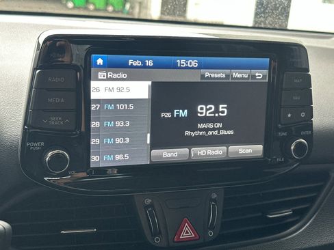 Used 2018 Hyundai Elantra GT Sport w/ Sport Tech Package 04 image 15