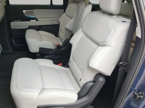 New 2027 Ford Expedition Max Platinum RWD image 57