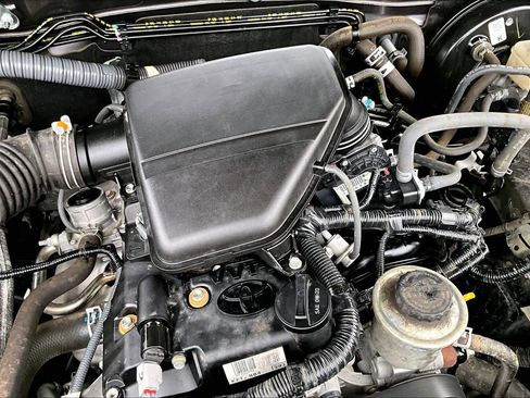 Used 2020 Toyota Tacoma SR w/ SR Convenience Package image 32