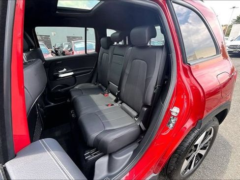 Used 2026 Mercedes-Benz GLB 250 4MATIC image 17