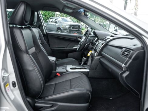 Used 2012 Toyota Camry SE FWD image 30