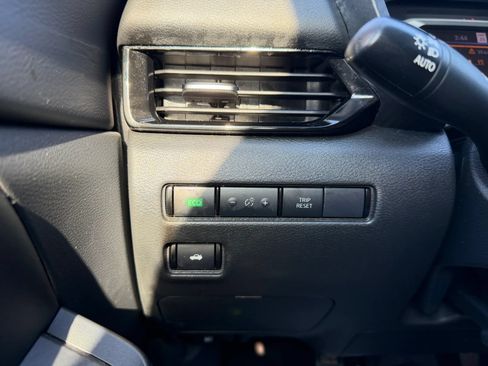 Used 2024 Nissan Sentra SV FWD image 19