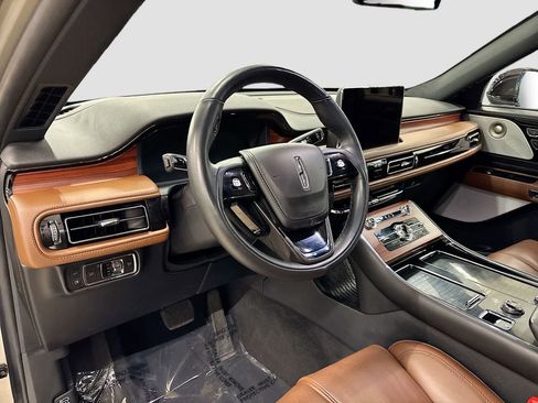 Used 2023 Lincoln Aviator Grand Touring w/ Equipment Group 301A AWD/4WD image 9