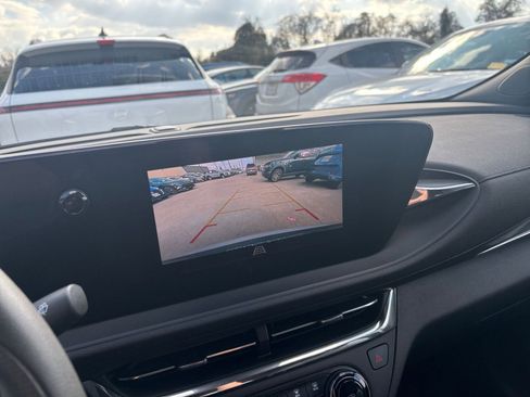 Used 2025 Buick Envista Preferred image 17