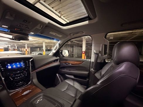 Used 2015 Cadillac Escalade Premium AWD/4WD image 24