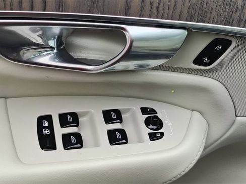 Certified 2024 Volvo XC90 T8 Plus w/ Protection Package Premier image 10