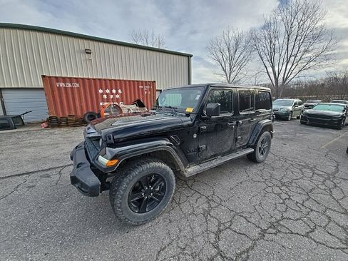 Used 2020 Jeep Wrangler Unlimited Sahara image 2
