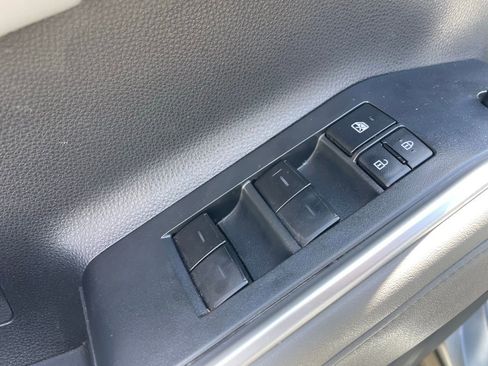 Used 2022 Toyota Highlander XLE image 8