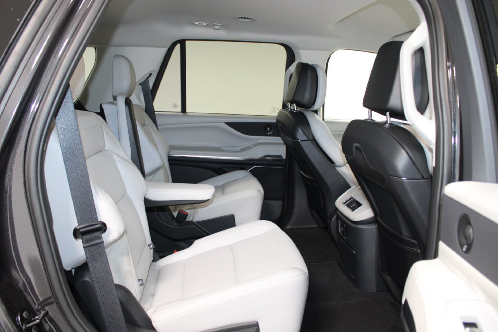 New 2026 Lincoln Navigator Premiere AWD/4WD image 33