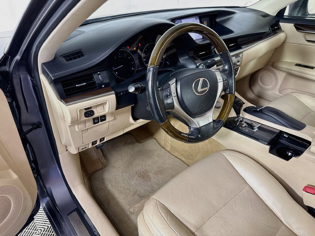 Used 2015 Lexus ES 350 w/ Luxury Package FWD image 9