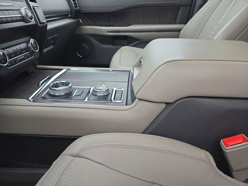 Used 2020 Ford Expedition Limited w/ Equipment Group 301A image 22