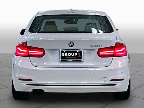 Used 2018 BMW 330i Sedan RWD image 4