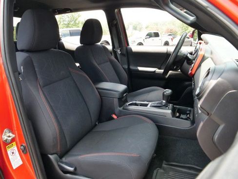 Used 2017 Toyota Tacoma TRD Sport w/ Premium & Technology Package AWD/4WD image 37