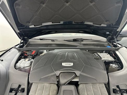 Used 2023 Porsche Cayenne Platinum Edition image 31