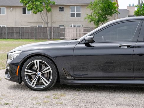 Used 2018 BMW 740i image 17