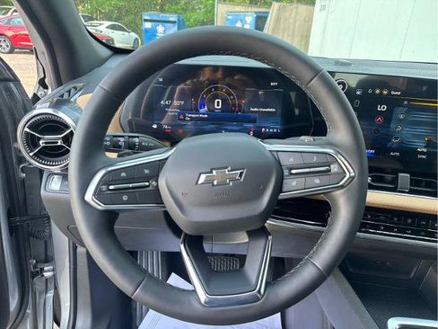 New 2026 Chevrolet Equinox ACTIV w/ Convenience Package III FWD image 25