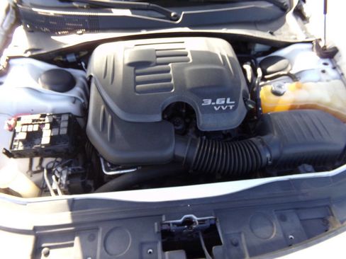 Used 2014 Chrysler 300 S image 44