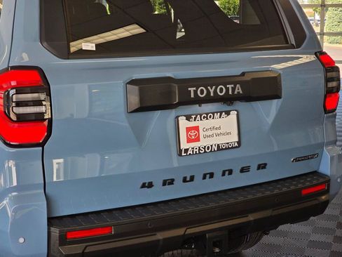Used 2025 Toyota 4Runner TRD Off-Road Premium AWD/4WD image 12