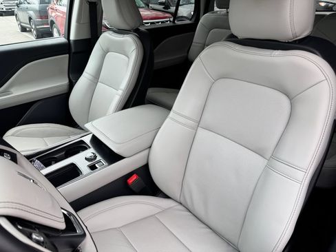 Used 2025 Lincoln Aviator AWD w/ Equipment Group 101A image 22