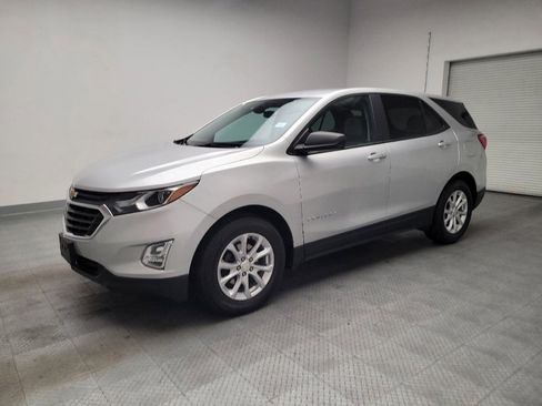 Used 2021 Chevrolet Equinox LS FWD image 2